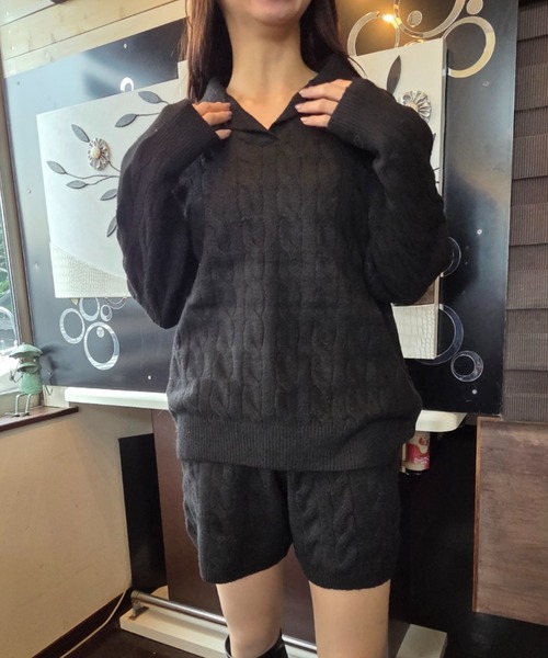 ｔｏｌｅｎｅ（トレネ）の「Vネックポロケーブル編みニットプルオーバー＋ケーブル編みニットショートパンツ セットアップ　上下セット（セットアップ・レディース・ブラック/オフホワイト・FREE）」の5枚目の写真
