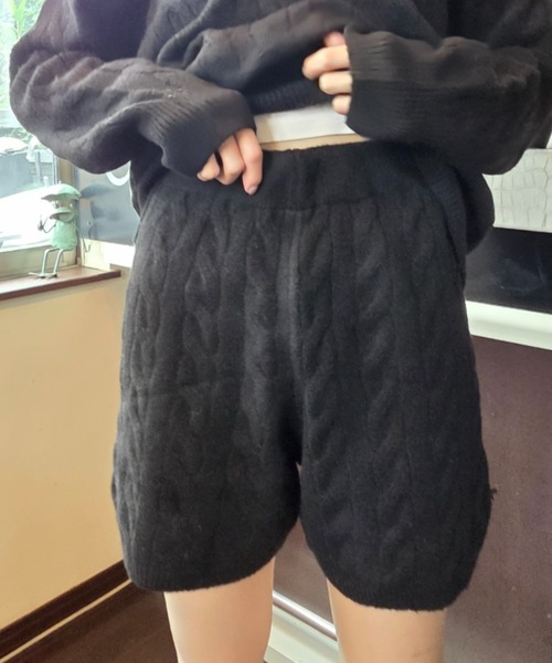 ｔｏｌｅｎｅ（トレネ）の「Vネックポロケーブル編みニットプルオーバー＋ケーブル編みニットショートパンツ セットアップ　上下セット（セットアップ・レディース・ブラック/オフホワイト・FREE）」の16枚目の写真