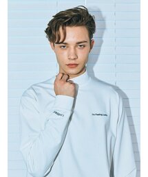 「運が良い気分」モックネックTシャツ