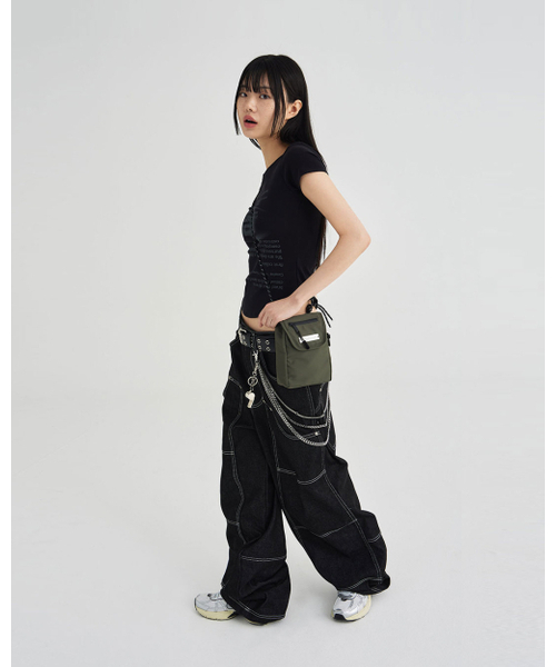 AEIAEIAE（エイエイエ）の「ロー デニム カーペンターパンツ [ブラック]（デニムパンツ・レディース・その他・1/2）」の5枚目の写真