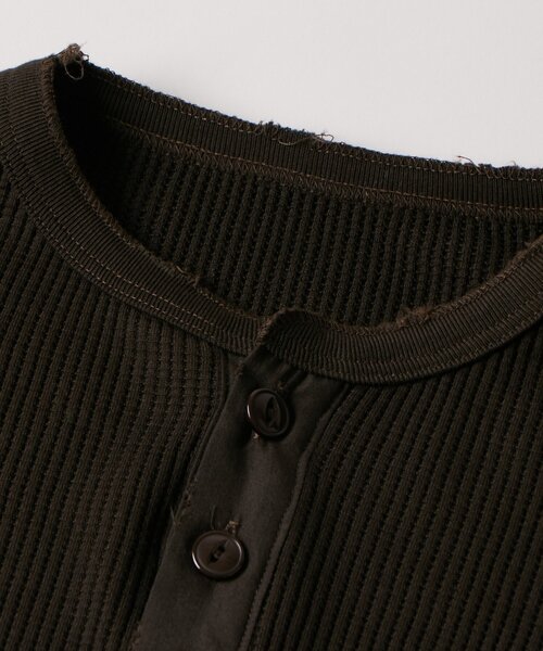 WHO'S WHO gallery（フーズフーギャラリー）の「【FromVintage】ダメージワッフルヘンリーL/STEE（Tシャツ/カットソー・メンズ・ホワイト/チャコールグレー・FREE）」の8枚目の写真