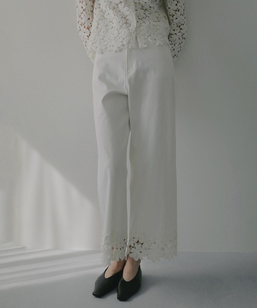MANOF（マノフ）の「COTTON LACE DOCKING PANTS（デニムパンツ・レディース・ホワイト/ブラック・M/S）」の7枚目の写真