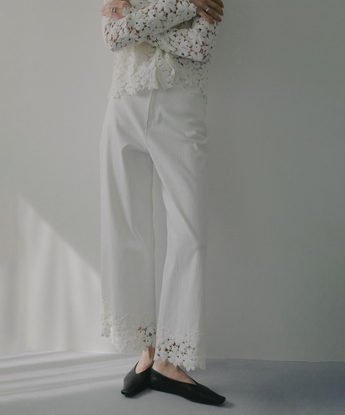 MANOF（マノフ）の「COTTON LACE DOCKING PANTS（デニムパンツ・レディース・ホワイト/ブラック・M/S）」の6枚目の写真