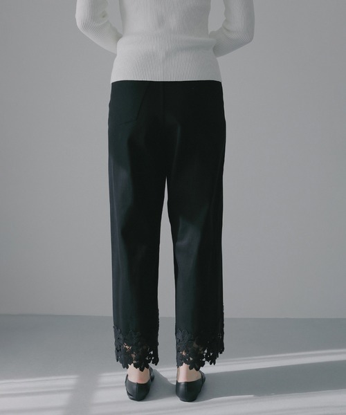 MANOF（マノフ）の「COTTON LACE DOCKING PANTS（デニムパンツ・レディース・ホワイト/ブラック・M/S）」の21枚目の写真