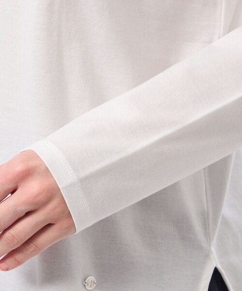 MACKINTOSH PHILOSOPHY（ﾏｯｷﾝﾄｯｼｭ ﾌｨﾛｿﾌｨｰ）の「【LEE4月号/蛯原友里さん着用】ラウンドヘムシルケットカットソー（Tシャツ/カットソー・レディース・オフホワイト/ネイビー・38）」の4枚目の写真