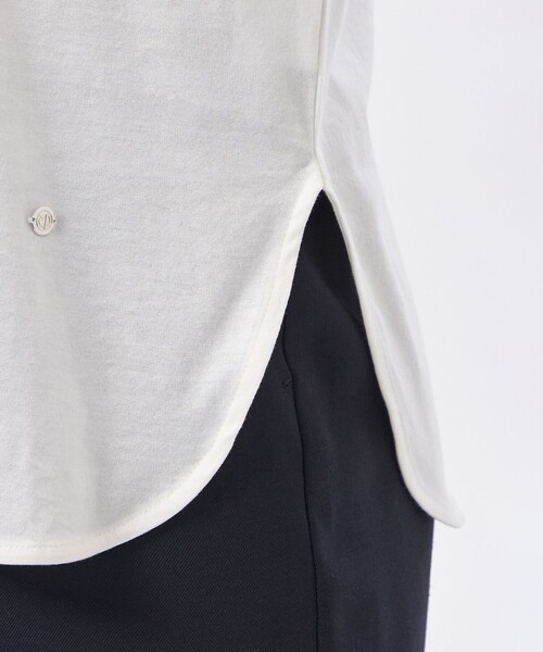 MACKINTOSH PHILOSOPHY（ﾏｯｷﾝﾄｯｼｭ ﾌｨﾛｿﾌｨｰ）の「【LEE4月号/蛯原友里さん着用】ラウンドヘムシルケットカットソー（Tシャツ/カットソー・レディース・オフホワイト/ネイビー・38）」の5枚目の写真