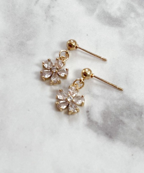 yu-ka(ユーカ)の「YU-KA:フラワーミニピアス flower mini pierce(ピアス(両耳用)・レディース・ゴールド・FREE)」の5枚目の写真