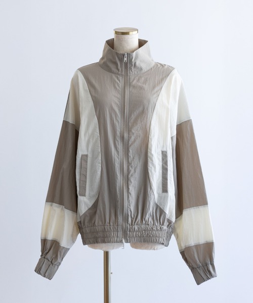 EN NEUME(エンノイム)の「Washed Taffeta Bicolor Oversize Blouson(ブルゾン・レディース・ブラウン/ブラック/グレイッシュベージュ・FREE)」の4枚目の写真