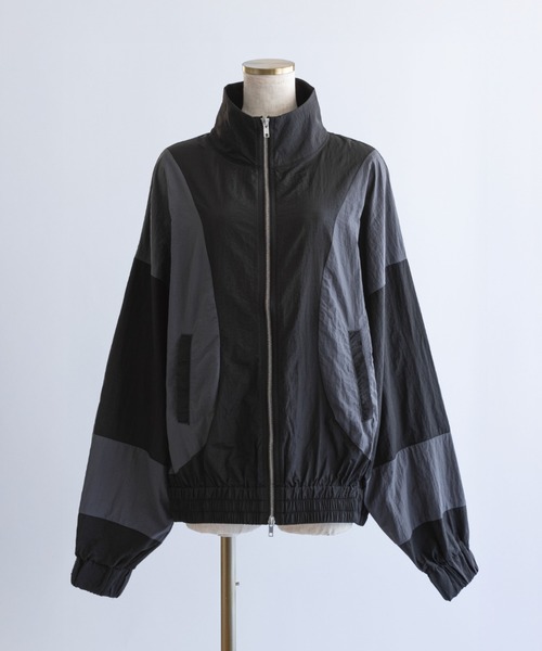 EN NEUME(エンノイム)の「Washed Taffeta Bicolor Oversize Blouson(ブルゾン・レディース・ブラウン/ブラック/グレイッシュベージュ・FREE)」の5枚目の写真