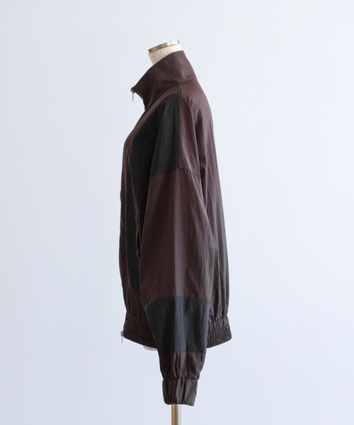 EN NEUME(エンノイム)の「Washed Taffeta Bicolor Oversize Blouson(ブルゾン・レディース・ブラウン/ブラック/グレイッシュベージュ・FREE)」の8枚目の写真