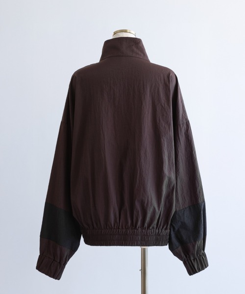 EN NEUME(エンノイム)の「Washed Taffeta Bicolor Oversize Blouson(ブルゾン・レディース・ブラウン/ブラック/グレイッシュベージュ・FREE)」の9枚目の写真