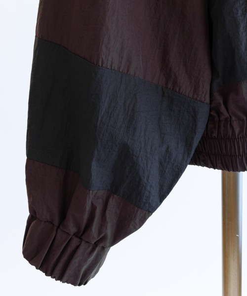 EN NEUME(エンノイム)の「Washed Taffeta Bicolor Oversize Blouson(ブルゾン・レディース・ブラウン/ブラック/グレイッシュベージュ・FREE)」の14枚目の写真