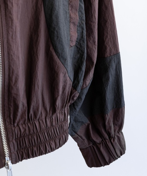 EN NEUME(エンノイム)の「Washed Taffeta Bicolor Oversize Blouson(ブルゾン・レディース・ブラウン/ブラック/グレイッシュベージュ・FREE)」の12枚目の写真