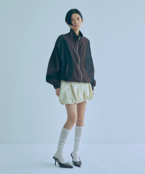 EN NEUME(エンノイム)の「Washed Taffeta Bicolor Oversize Blouson(ブルゾン・レディース・ブラウン/ブラック/グレイッシュベージュ・FREE)」の21枚目の写真