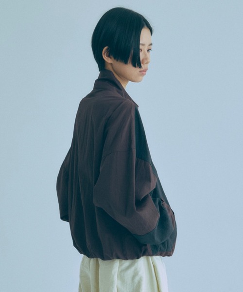 EN NEUME(エンノイム)の「Washed Taffeta Bicolor Oversize Blouson(ブルゾン・レディース・ブラウン/ブラック/グレイッシュベージュ・FREE)」の15枚目の写真