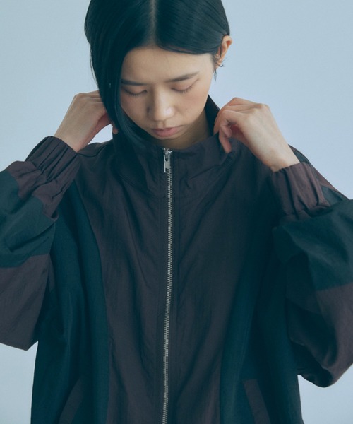EN NEUME(エンノイム)の「Washed Taffeta Bicolor Oversize Blouson(ブルゾン・レディース・ブラウン/ブラック/グレイッシュベージュ・FREE)」の17枚目の写真