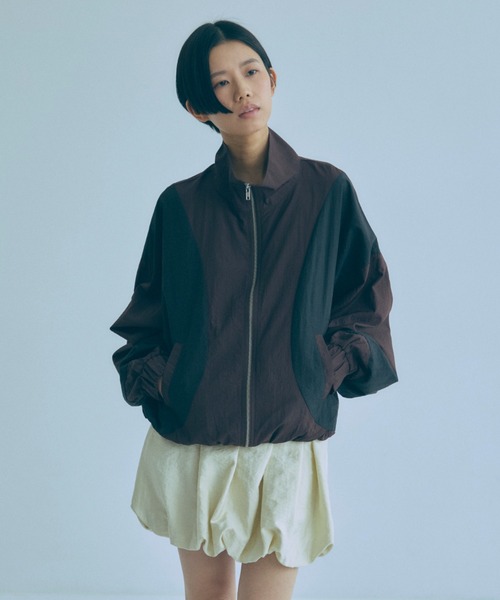 EN NEUME(エンノイム)の「Washed Taffeta Bicolor Oversize Blouson(ブルゾン・レディース・ブラウン/ブラック/グレイッシュベージュ・FREE)」の19枚目の写真