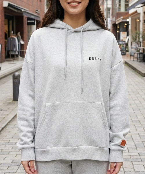 RUSTY(ラスティ)の「【RUSTY/ラスティー】レディースロゴフリースパーカー フーディー プルオーバー(パーカー・レディース・ベージュ/グレー・MEDIUM/LARGE)」の2枚目の写真