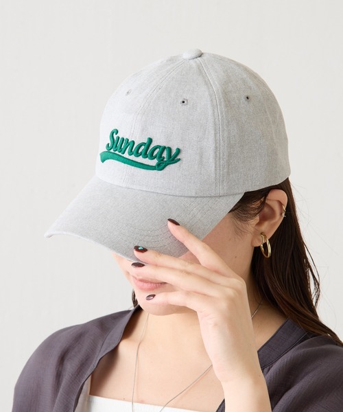 COLLAGE GALLARDAGALANTE（コラージュガリャルダガランテ）の「PAPILLONNER/Sunday刺繍入りキャップ（キャップ・レディース・ベージュ/グリーン・FREE）」の2枚目の写真