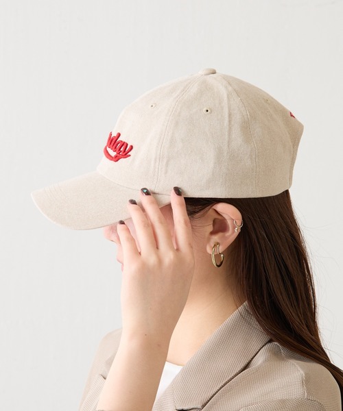 COLLAGE GALLARDAGALANTE（コラージュガリャルダガランテ）の「PAPILLONNER/Sunday刺繍入りキャップ（キャップ・レディース・ベージュ/グリーン・FREE）」の3枚目の写真