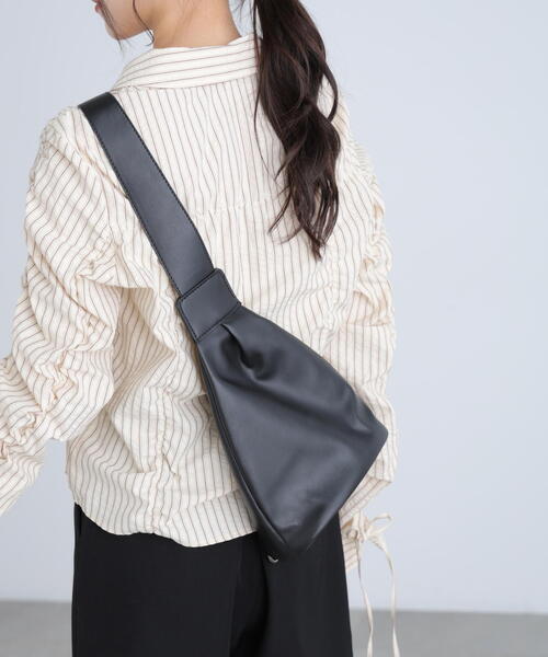 FREE'S MART（フリーズマート）の「ワンショルダーポーチバッグ（ショルダーバッグ・レディース・ブラック・ﾌﾘ-）」の2枚目の写真