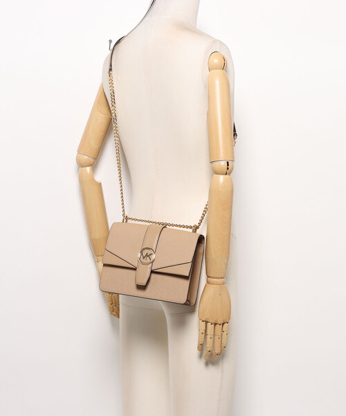 MICHAEL KORS(マイケルコース)の「GREENWICH サフィアーノ レザー フラップ クロスボディ スモール(ショルダーバッグ・レディース・キャメル・FREE)」の5枚目の写真