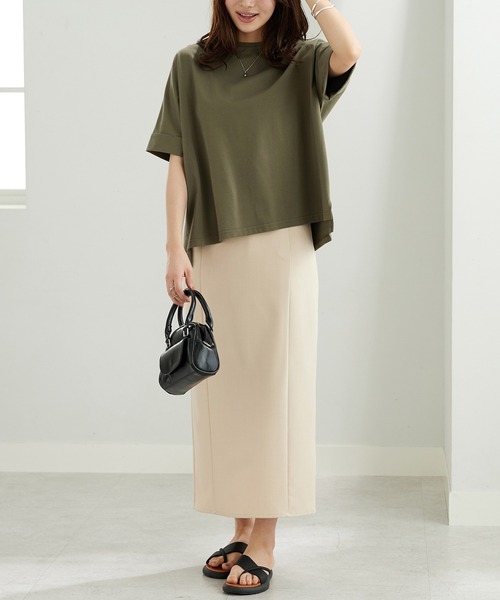 BELLUNA PLUS(ベルーナ)の「【接触冷感 / 体型カバー】ゆるTシャツ(Tシャツ/カットソー・レディース・ネイビー/イエロー/ホワイト×ネイビー/グレイッシュブルー/カーキ・MEDIUM/LARGE/X-LARGE)」の15枚目の写真