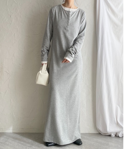She's Closet(シーズクローゼット)の「長袖ロング丈 配色 レイヤード風 ヘンリーネック タイトワンピース(ワンピース・レディース・杢グレー/ブラック/チャコール・FREE)」の3枚目の写真