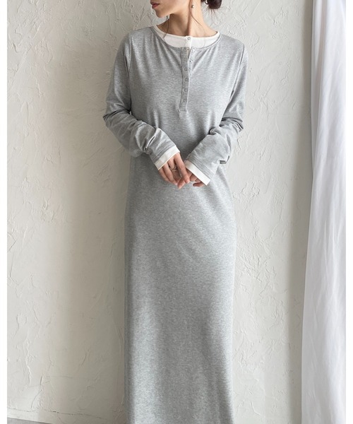 She's Closet(シーズクローゼット)の「長袖ロング丈 配色 レイヤード風 ヘンリーネック タイトワンピース(ワンピース・レディース・杢グレー/ブラック/チャコール・FREE)」の10枚目の写真