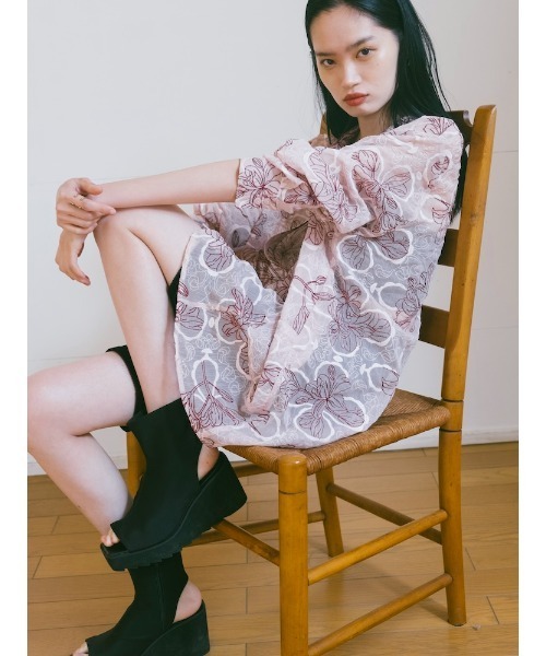 sahara(サハラ)の「Flower Embroidery Over Shirt/フラワーエンブロイダリーオーバーシャツ(シャツ/ブラウス・レディース・ブラック/アイボリー/ピンク・FREE)」の4枚目の写真