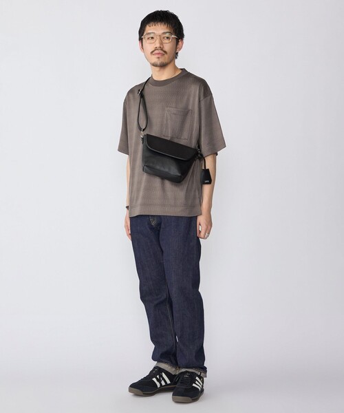 SHIPS（シップス）の「【WEB限定】SHIPS: 合成皮革 ミニ フラップ ショルダーバッグ（ボディバッグ/ウエストポーチ・メンズ・ネイビー/キャメル/ブラック・ONE SIZE）」の5枚目の写真