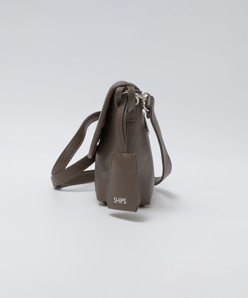 SHIPS（シップス）の「【WEB限定】SHIPS: 合成皮革 ミニ フラップ ショルダーバッグ（ボディバッグ/ウエストポーチ・メンズ・ネイビー/キャメル/ブラック・ONE SIZE）」の16枚目の写真