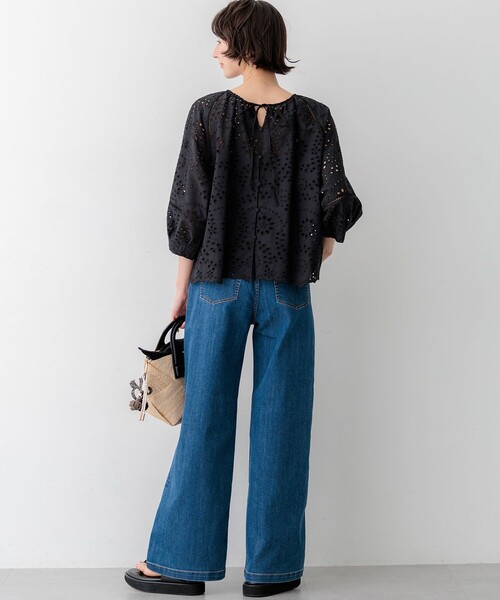 23区 L(ニジュウサンクオオキイサイズ)の「カットワークエンブロイダリー 2WAYブラウス(シャツ/ブラウス・レディース・ホワイト系/黄土色系/ダークブラウン系/ブラック系・44/48/46)」の11枚目の写真