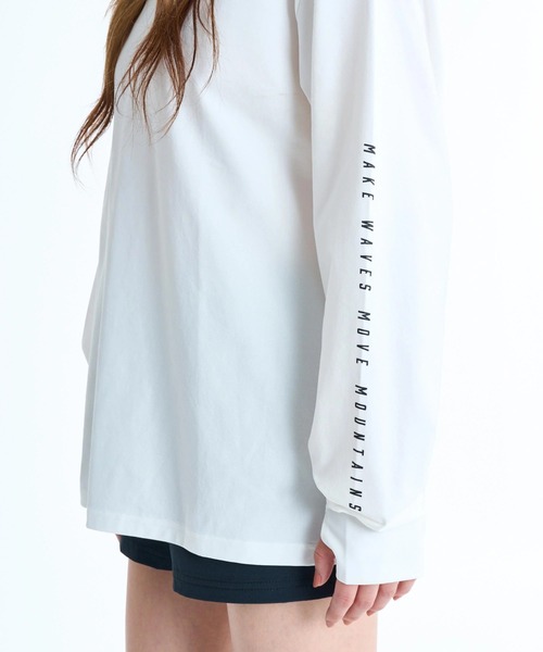ROXY(ロキシー)の「ROXY ウィメンズ HISTORICAL LOGO L/S 長袖ラッシュガード 【2026年春夏モデル】/ロキシー長袖バックプリントラッシュガード(水着)(ラッシュガード・レディース・ベージュ/ホワイト/ブラック・MEDIUM/LARGE/SMALL)」の8枚目の写真