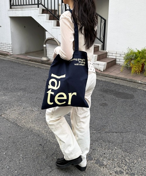 SETUP7（セットアップセブン）の「【THE READING ROOM PARIS】flat tote bag "later" グラフィックプリント フラットトートバッグ コットン（トートバッグ・レディース・ネイビー/ライトイエロー/スカイブルー/ホワイト・FREE）」の15枚目の写真