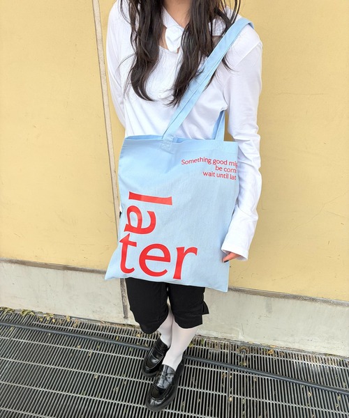 SETUP7（セットアップセブン）の「【THE READING ROOM PARIS】flat tote bag "later" グラフィックプリント フラットトートバッグ コットン（トートバッグ・レディース・ネイビー/ライトイエロー/スカイブルー/ホワイト・FREE）」の5枚目の写真