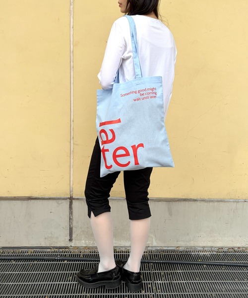 SETUP7（セットアップセブン）の「【THE READING ROOM PARIS】flat tote bag "later" グラフィックプリント フラットトートバッグ コットン（トートバッグ・レディース・ネイビー/ライトイエロー/スカイブルー/ホワイト・FREE）」の6枚目の写真