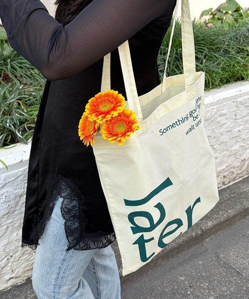 SETUP7（セットアップセブン）の「【THE READING ROOM PARIS】flat tote bag "later" グラフィックプリント フラットトートバッグ コットン（トートバッグ・レディース・ネイビー/ライトイエロー/スカイブルー/ホワイト・FREE）」の8枚目の写真