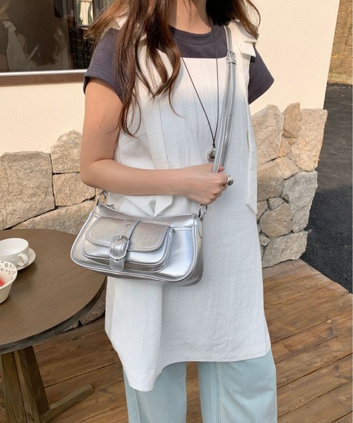 mebole(メボレ)の「Belt Pocket Shoulder Bag(ショルダーバッグ・レディース・ホワイト/シルバー/レッド/ブラック/ブラウン・FREE)」の1枚目の写真