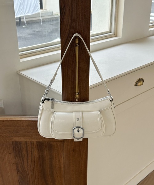 mebole(メボレ)の「Belt Pocket Shoulder Bag(ショルダーバッグ・レディース・ホワイト/シルバー/レッド/ブラック/ブラウン・FREE)」の10枚目の写真