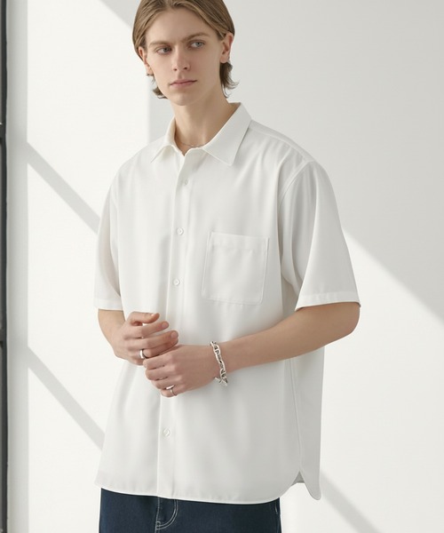 EASENCE(イーズエンス)の「【EASENCE】ハイツイステッドツイル ドライタッチ レギュラーカラー半袖シャツ<速乾/UVカット/イージーケア>(シャツ/ブラウス・メンズ・グレイッシュベージュ/ライトブルー/ホワイト/チャコール/ネイビー・S/M/L/XL)」の2枚目の写真
