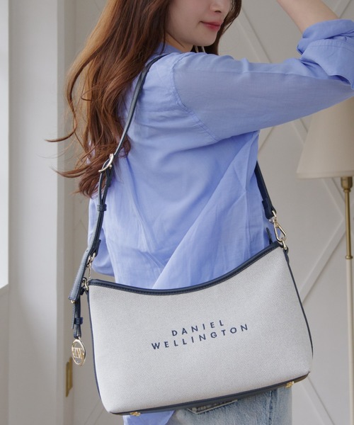 Daniel Wellington(ダニエルウェリントン)の「ダニエルウェリントン Iconic cavas マルチショルダーバッグ(ショルダーバッグ・レディース・ブラウン/ホワイト/ブラック/ネイビー/グリーン・FREE)」の5枚目の写真