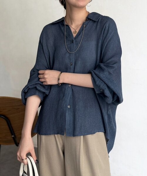 Chez toi(シェトワ)の「シアーデニムドルマンシャツ(シャツ/ブラウス・レディース・サックスブルー/チャコールグレー/インディゴブルー・FREE)」の1枚目の写真