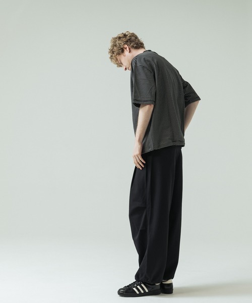 SLICK(スリック)の「【SLICK/スリック】30/2 Micro Border Drawstring T-Shirt/マイクロボーダードローストリングTシャツ/オーバーサイズ シルエット(Tシャツ/カットソー・メンズ・スミクロ/アイボリー/ブラック系その他・2/1/3)」の20枚目の写真