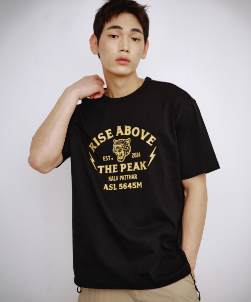 KALAPATTHAR(カラパタール)の「KP SLOGAN TIGER GRAPHIC SHORT-SLEEVED T-SHIRT - BLACK(Tシャツ/カットソー・メンズ・その他・MEDIUM/LARGE/X-LARGE)」の1枚目の写真
