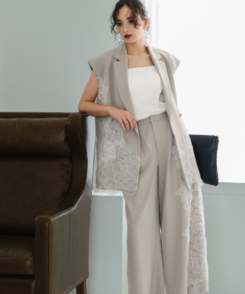 Callarus(カラルス)の「【セットアップ】アシメレース刺繍デザインジレパンツセットアップ(胸当て付き)〔Callarus〕(パンツドレス・レディース・チャコールグレー×ブラック/ベージュ系その他/ブラック×ホワイト・L/M/S/LL)」の3枚目の写真