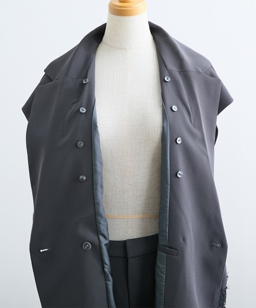 Callarus(カラルス)の「【セットアップ】アシメレース刺繍デザインジレパンツセットアップ(胸当て付き)〔Callarus〕(パンツドレス・レディース・チャコールグレー×ブラック/ベージュ系その他/ブラック×ホワイト・L/M/S/LL)」の7枚目の写真