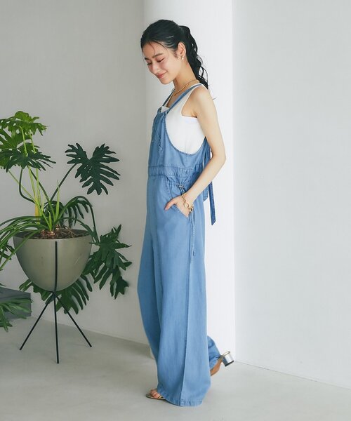 La boutique BonBon（ラブティックボンボン）の「セルロースデニムサロペット（ワンピース・レディース・サックスブルー・2）」の9枚目の写真