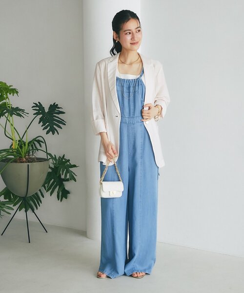 La boutique BonBon（ラブティックボンボン）の「セルロースデニムサロペット（ワンピース・レディース・サックスブルー・2）」の4枚目の写真