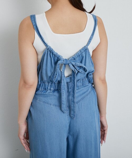 La boutique BonBon（ラブティックボンボン）の「セルロースデニムサロペット（ワンピース・レディース・サックスブルー・2）」の17枚目の写真